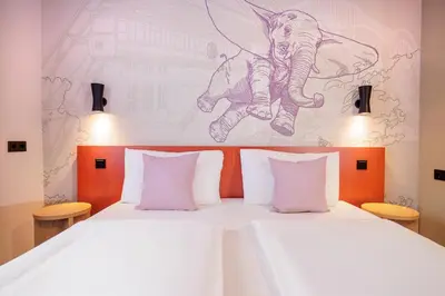 Ein Bett oder Betten in einem Zimmer der Unterkunft McDreams Hotel Wuppertal City