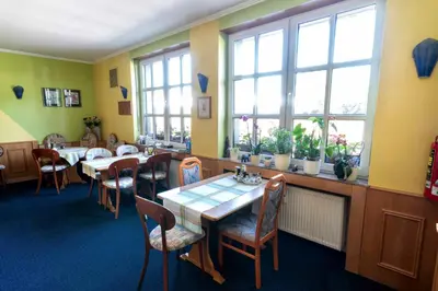Ein Restaurant oder anderes Speiselokal in der Unterkunft City Hotel Hilden