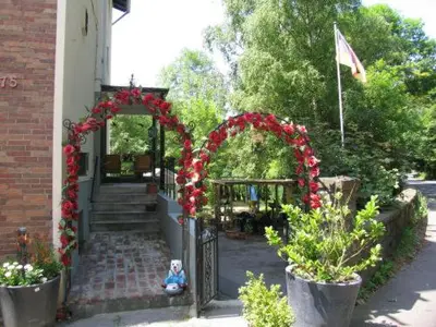 Ein Garten an der Unterkunft Hotel Talburg