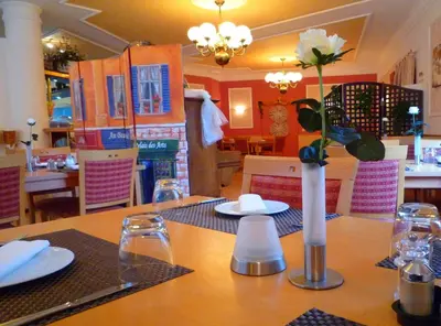 Ein Restaurant oder anderes Speiselokal in der Unterkunft Hotel Abalone