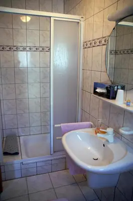 Ein Badezimmer in der Unterkunft Hotel Restaurant Bieberstuben