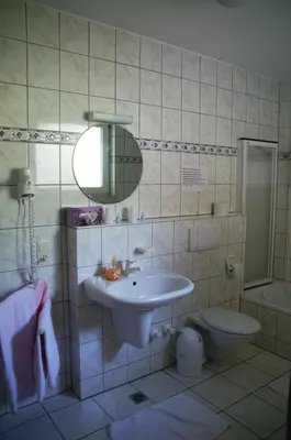 Ein Badezimmer in der Unterkunft Hotel Restaurant Bieberstuben
