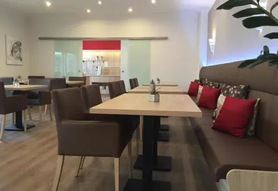 Ein Sitzbereich in der Unterkunft Hotel Am Quellberg