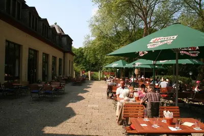 Ein Restaurant oder anderes Speiselokal in der Unterkunft Hotel Haus Hohenstein