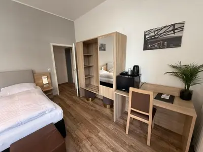 Ein Bett oder Betten in einem Zimmer der Unterkunft Central Hotel Duisburg