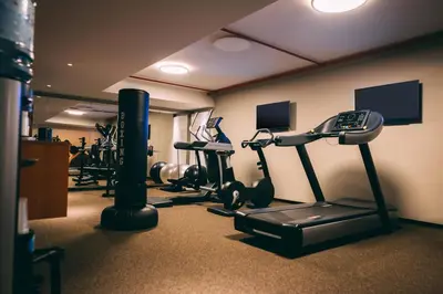 Das Fitnesscenter und/oder die Fitnesseinrichtungen in der Unterkunft Me and All Hotel Dusseldorf, by Hyatt