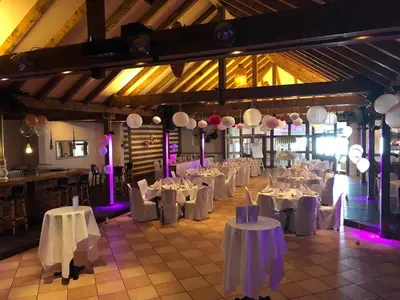 Ein Restaurant oder anderes Speiselokal in der Unterkunft Burbaums Restaurant Hotel