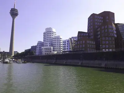 Ein allgemeiner Blick auf Düsseldorf oder ein Stadtblick von des Hotels aus