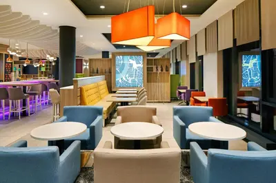 Ein Sitzbereich in der Unterkunft Holiday Inn Düsseldorf City – Toulouser Allee by IHG