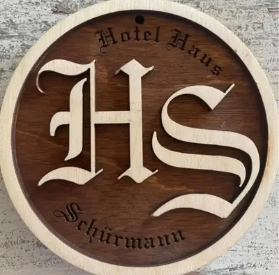 Ein Zertifikat, Auszeichnung, Logo oder anderes Dokument, das in der Unterkunft Hotel Haus Schürmann ausgestellt ist