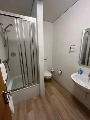 Ein Badezimmer in der Unterkunft Hotel Wolfsjäger