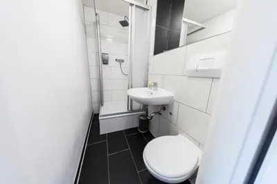 Ein Badezimmer in der Unterkunft Berolina Haus