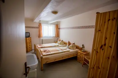 Ein Bett oder Betten in einem Zimmer der Unterkunft Lindenschänke