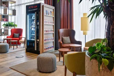 Ein Sitzbereich in der Unterkunft IntercityHotel Duisburg