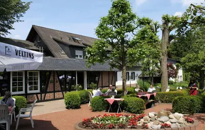 Ein Garten an der Unterkunft Hotel Zum Hackstück