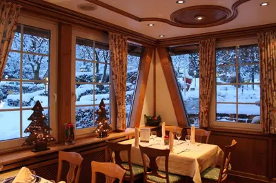 Ein Restaurant oder anderes Speiselokal in der Unterkunft Hotel Zum Hackstück