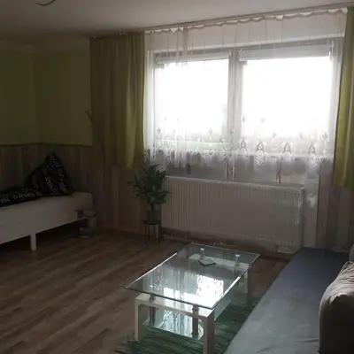 Ein Sitzbereich in der Unterkunft Gäste Monteurzimmer Haus Südstadt