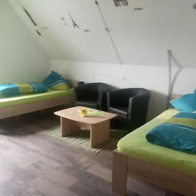 Ein Sitzbereich in der Unterkunft Gäste Monteurzimmer Haus Südstadt