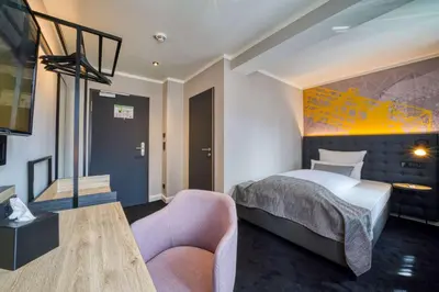 Ein Bett oder Betten in einem Zimmer der Unterkunft Vienna House Easy by Wyndham Dortmund City