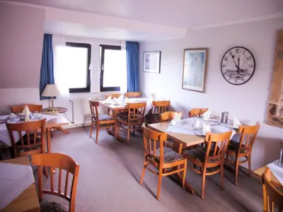 Ein Sitzbereich in der Unterkunft Hotel Zur Flora