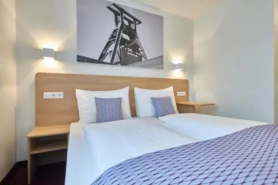 Ein Bett oder Betten in einem Zimmer der Unterkunft McDreams Hotel Essen