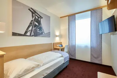 Ein Bett oder Betten in einem Zimmer der Unterkunft McDreams Hotel Essen