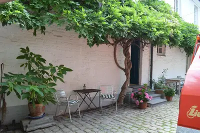 Ein Garten an der Unterkunft Epic Location