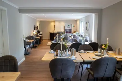 Ein Restaurant oder anderes Speiselokal in der Unterkunft Hotel Landhaus Knappmann