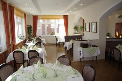 Ein Restaurant oder anderes Speiselokal in der Unterkunft Hotel Eichenhof