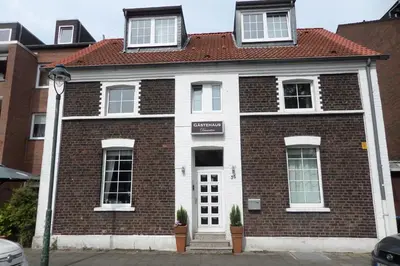 Das Gebäude in dem sich das Gasthaus befindet