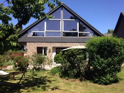 Ein Garten an der Unterkunft Düsseldorfer Privatzimmer