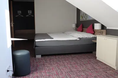 Ein Bett oder Betten in einem Zimmer der Unterkunft Ilvericher Hof
