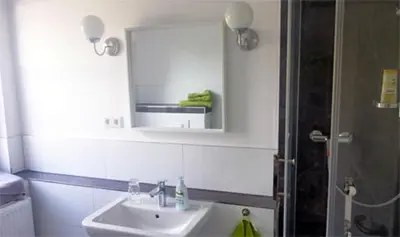 Ein Badezimmer in der Unterkunft Gästehaus am Hattinger Rathaus