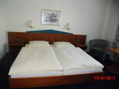 Ein Bett oder Betten in einem Zimmer der Unterkunft Centralhotel Ratingen