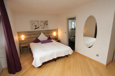 Ein Bett oder Betten in einem Zimmer der Unterkunft Designhotel Im Südfeld