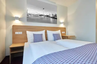 Ein Bett oder Betten in einem Zimmer der Unterkunft McDreams Hotel Düsseldorf-City