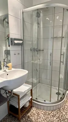 Ein Badezimmer in der Unterkunft Hotel Victoria