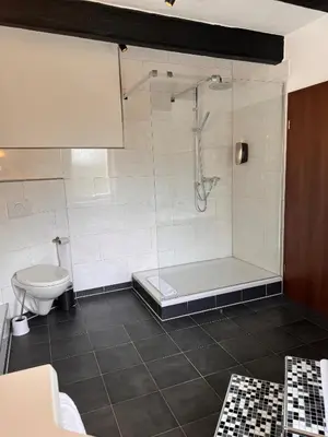 Ein Badezimmer in der Unterkunft Hotel Biedermeier