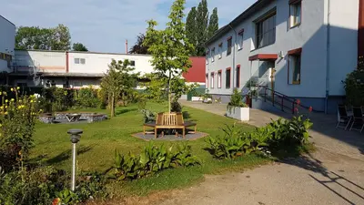 Ein Garten an der Unterkunft Ruhr Inn Hotel