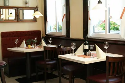 Ein Restaurant oder anderes Speiselokal in der Unterkunft Hotel Wuppertaler Hof