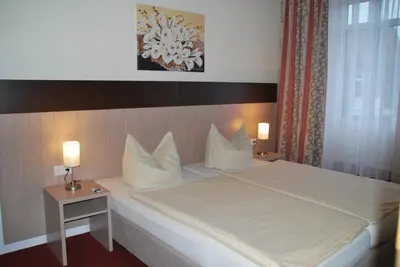 Ein Bett oder Betten in einem Zimmer der Unterkunft Hotel Wuppertaler Hof