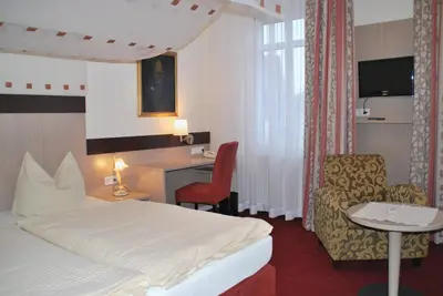 Ein Bett oder Betten in einem Zimmer der Unterkunft Hotel Wuppertaler Hof