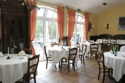 Ein Restaurant oder anderes Speiselokal in der Unterkunft Hotel Landhaus Milser