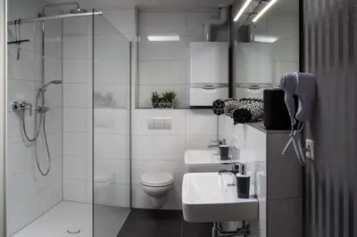 Ein Badezimmer in der Unterkunft Die Hotelalternative