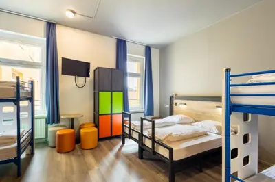 Ein Bett oder Betten in einem Zimmer der Unterkunft a&o Dortmund Hauptbahnhof
