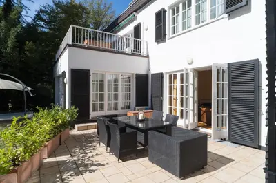 Ein Balkon oder eine Terrasse in der Unterkunft Hotel Villa im Park