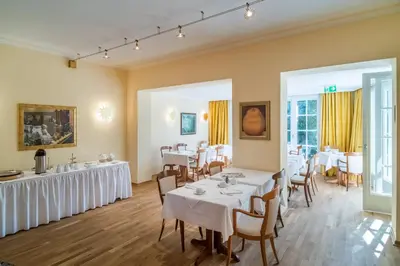 Ein Sitzbereich in der Unterkunft Hotel Villa im Park