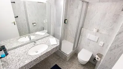 Ein Badezimmer in der Unterkunft El Capitan nähe Movie Park
