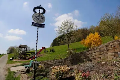 Ein Garten an der Unterkunft Hotel Auf dem Kamp