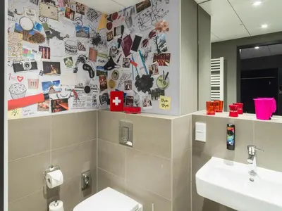 Ein Badezimmer in der Unterkunft Holiday Inn - the niu, Cobbles Essen by IHG